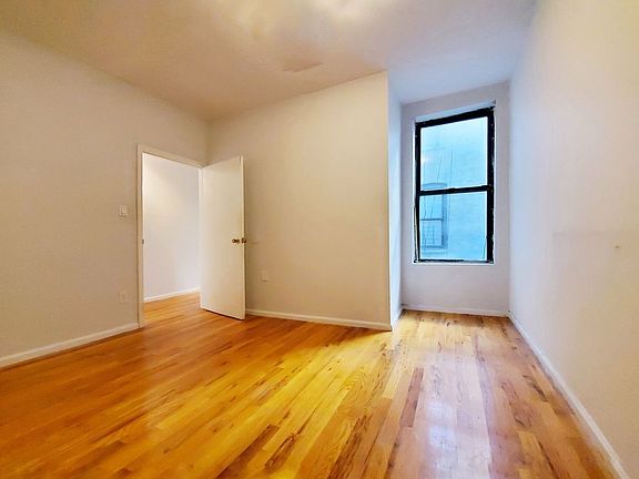 3rd image of 786 Park Pl #4