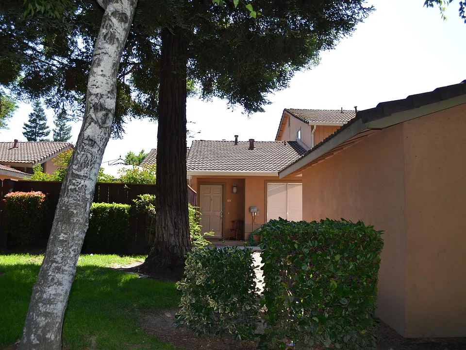 Front of 4053 A 1