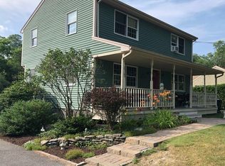 500 Vinnicum Rd, Swansea, MA 02777
