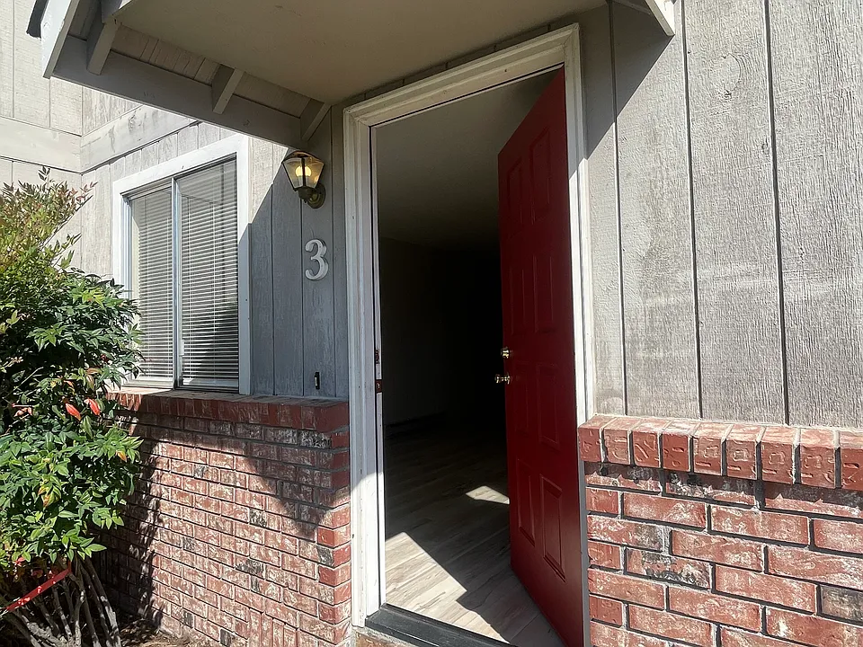 2088 NE Fairview Ave #2