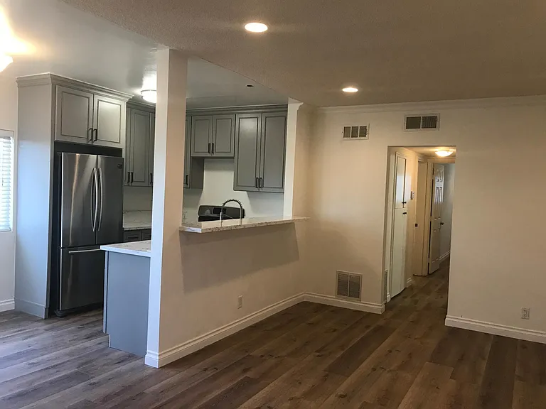 11471 Oxnard St #5 — Photo 10