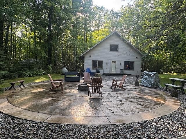 1st image of 18486 Valley View Rd