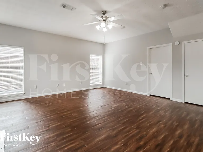 21613 Anvil Ln — Photo 3