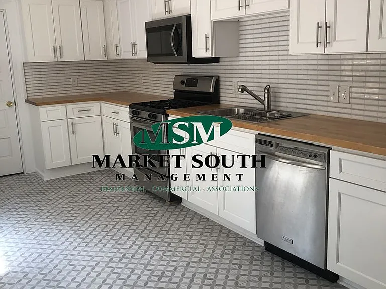 121 W Duffy St — Photo 10