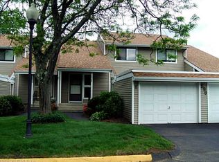 596 Mountain Rd APT E, West Hartford, CT 06117