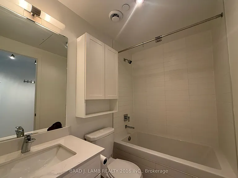 11 Charlotte St #501 — Photo 14