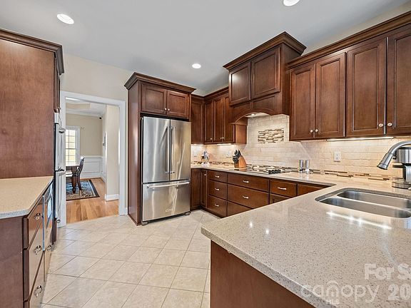 4th image of 419 Old Dutch Rd W