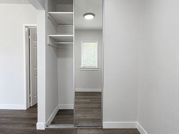 5th image of 2825 E 15th St #2827