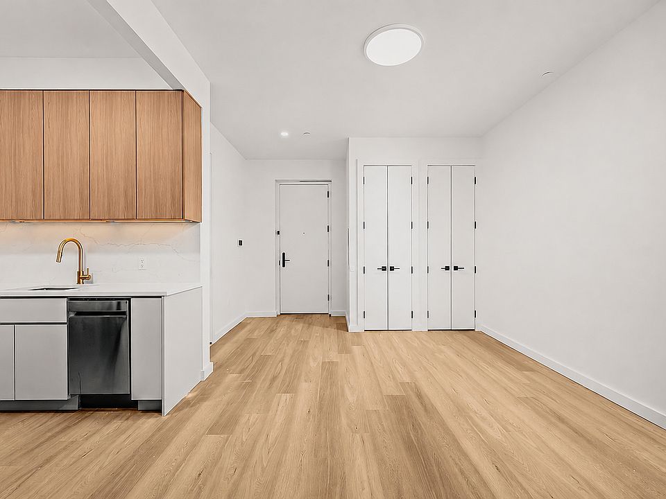 1st image of 556 Baltic St #405