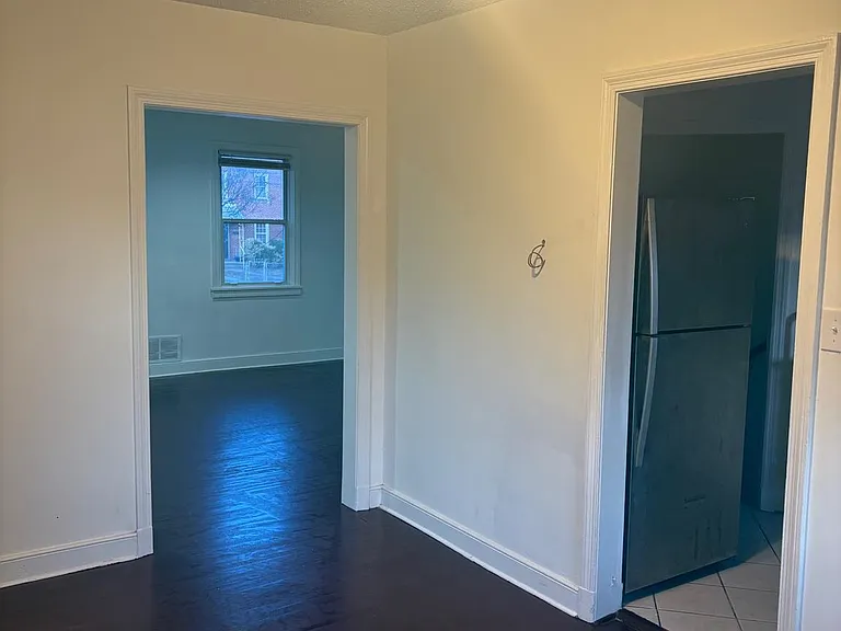 5030 S Dakota Ave NE — Photo 4