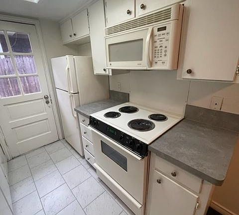 5th image of 919 N Elm St APT B