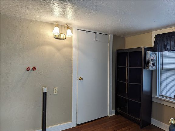 4th image of 329-331 Market St