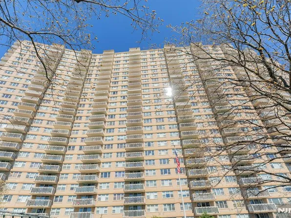 555 North Ave APT 4S, Fort Lee, NJ 07024