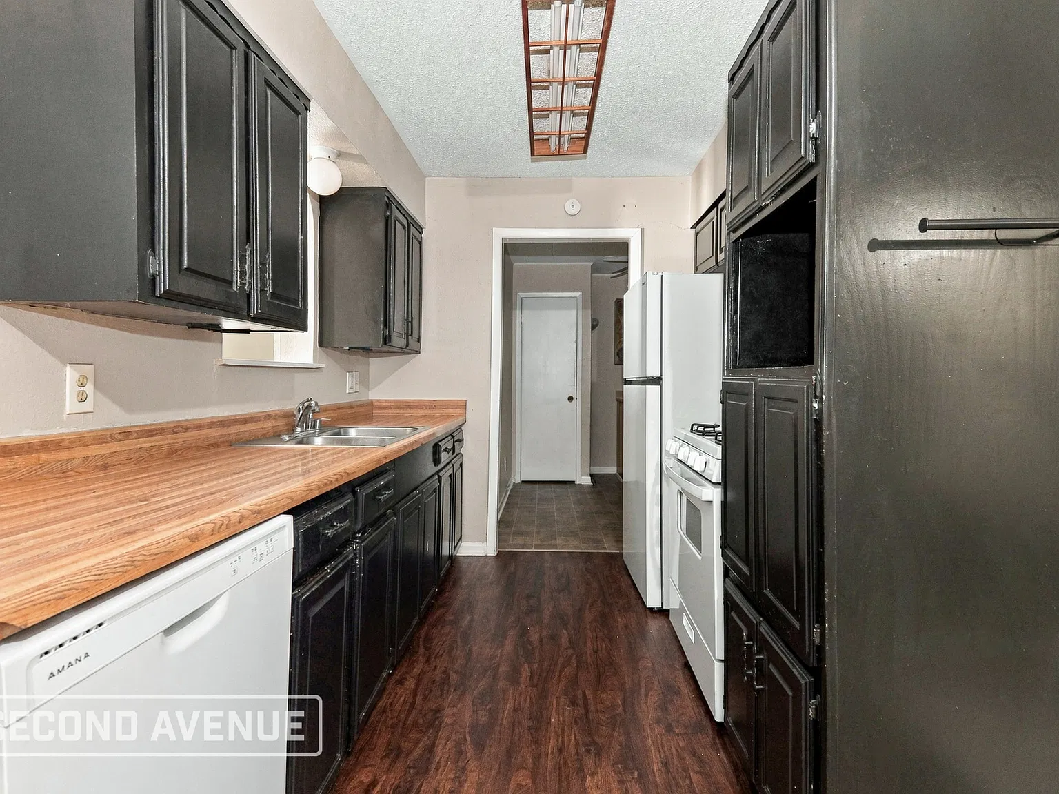 3 bed, 2.0 bath, 1798 sqft, $1,997 — Photo 4