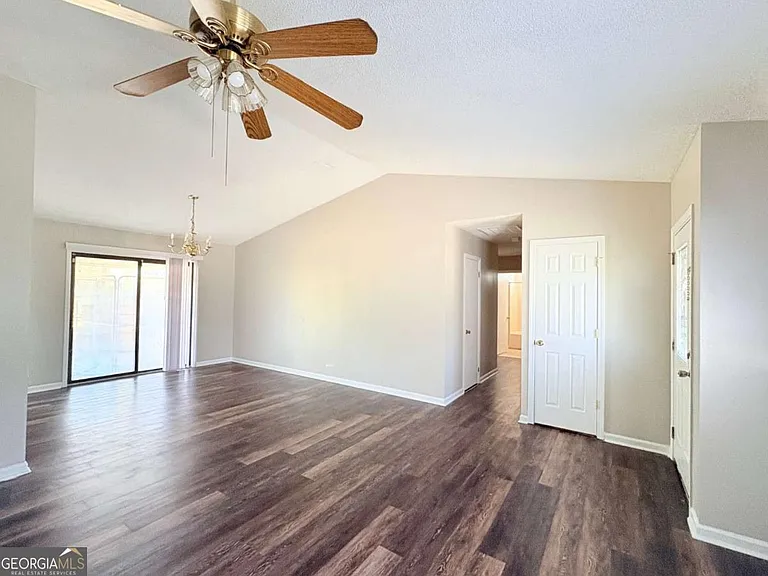 142 Woodvalley Ct — Photo 6