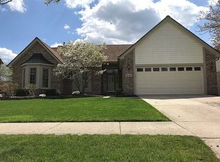 45127 Danbury Rd, Canton, MI 48188