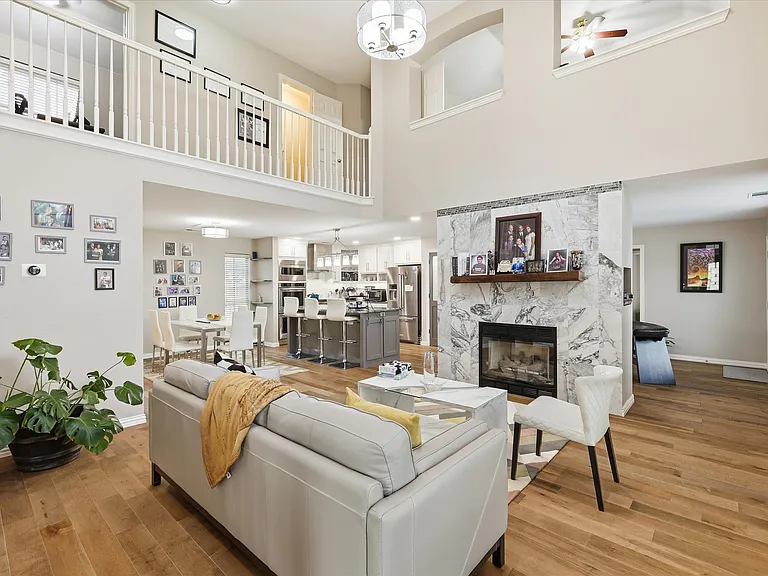 600 Raintree Cir — Photo 9
