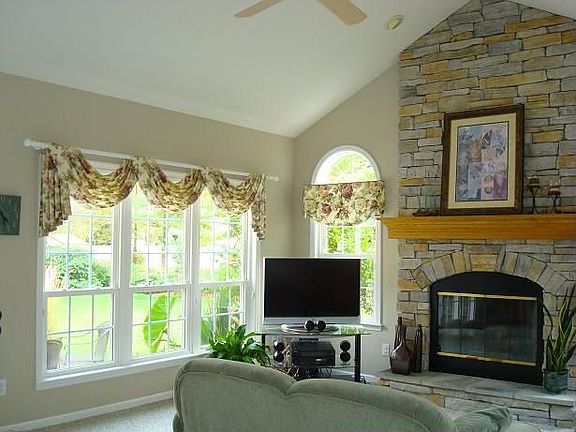 2nd image of 7871 Stonehurst Dr