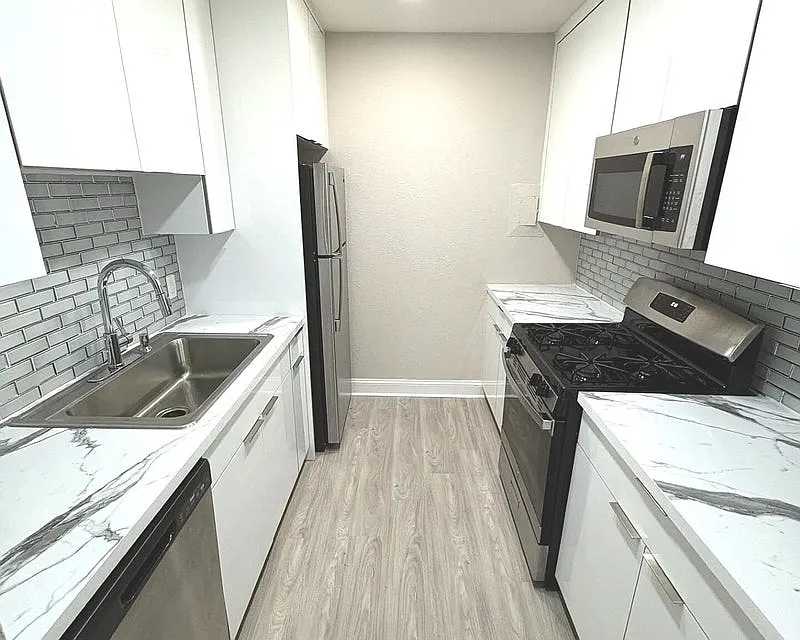 3 bed, 1117 sqft, $2,950 — Photo 2