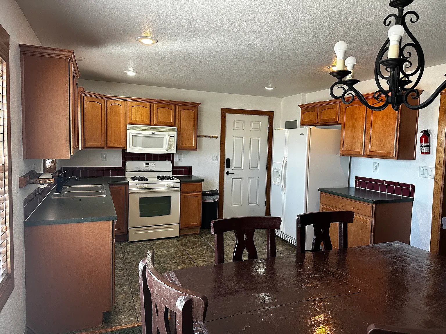 430 Fuller Dr — Photo 3