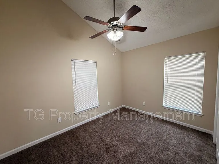 747 Broxton St — Photo 11
