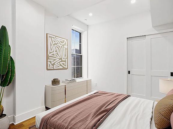 3rd image of 25 Lexington Ave #202