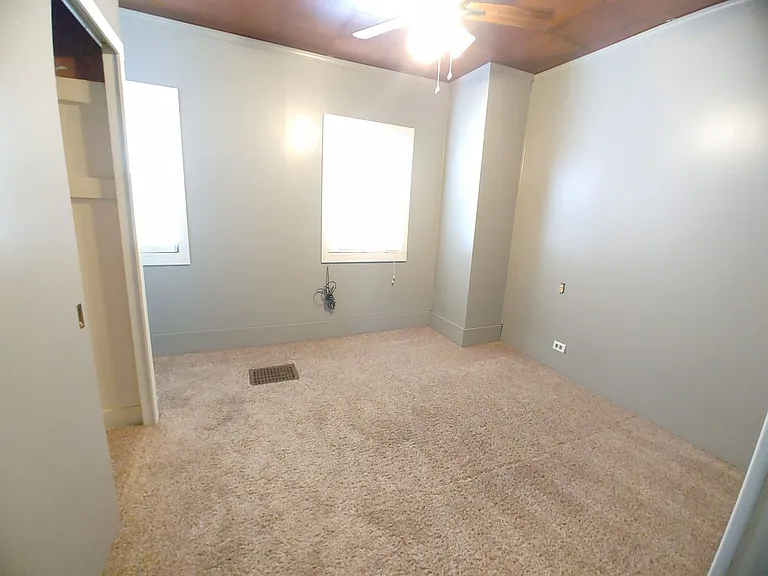 918 N Oak St — Photo 6