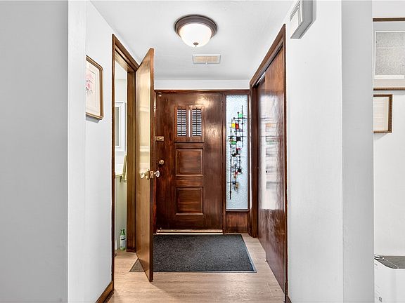2nd image of 1550 Theresa Ave