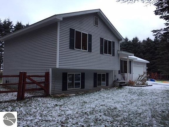 2nd image of 121 Ringneck Ln