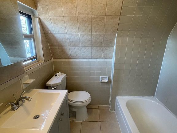 5th image of 189 Isabella Ave Floor 3