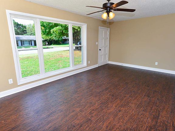 4th image of 6304 Sheri Dr NW