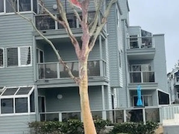 220 The Vlg Unit 201, Redondo Beach, CA 90277