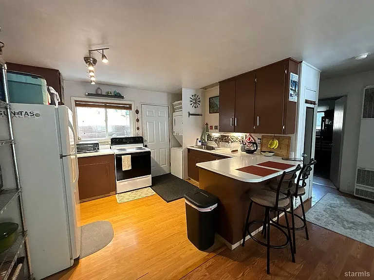 1273 Dedi Ave #B — Photo 2