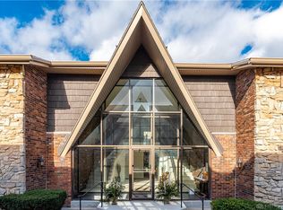 915 Far Hills Ave APT 4, Oakwood, OH 45419