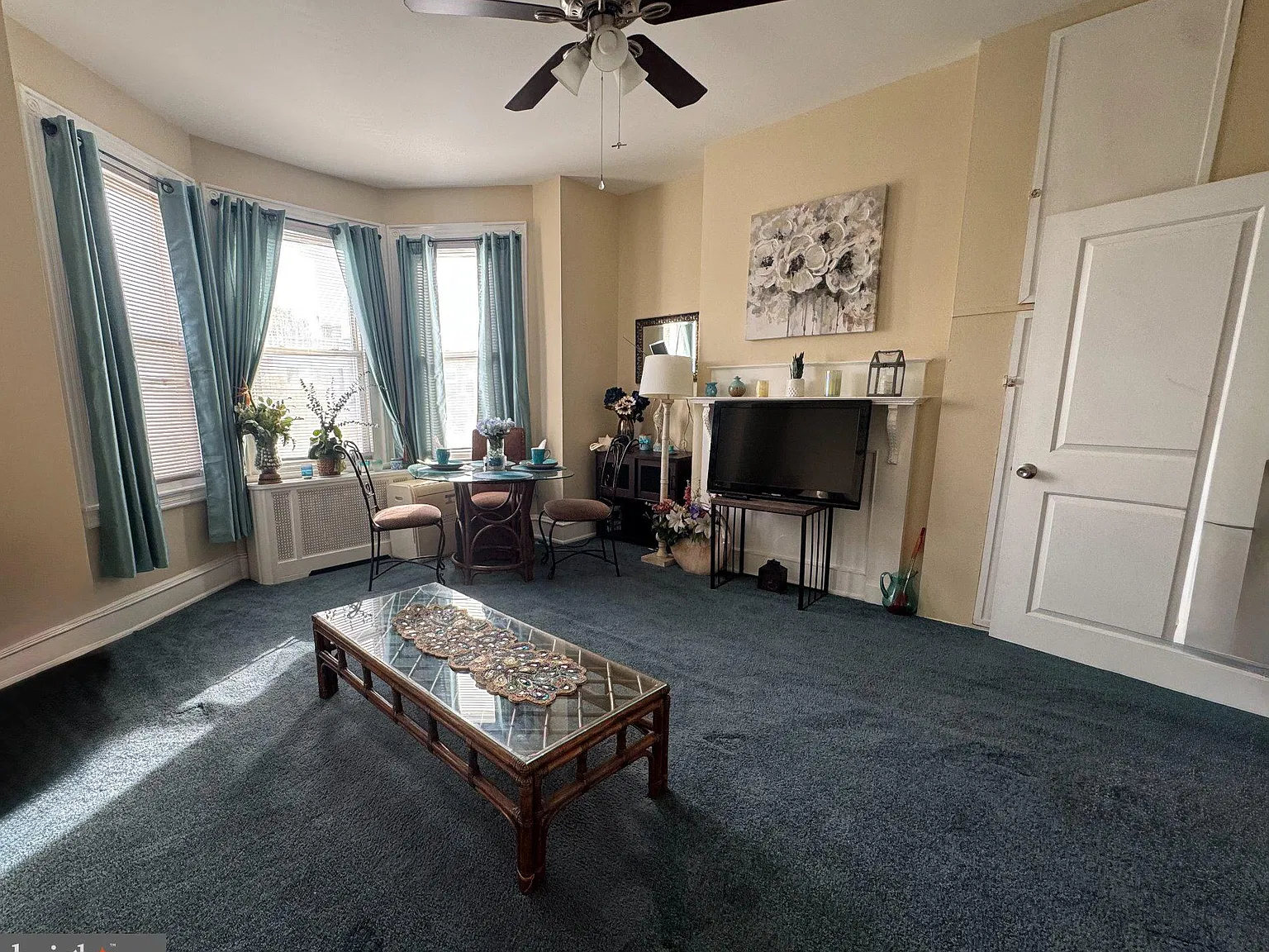 2 bed, 1.0 bath, 1592 sqft, $1,375 — Photo 2