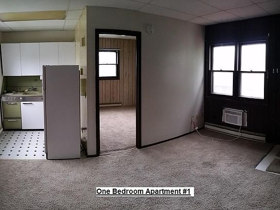 3rd image of 114 W Chapel St