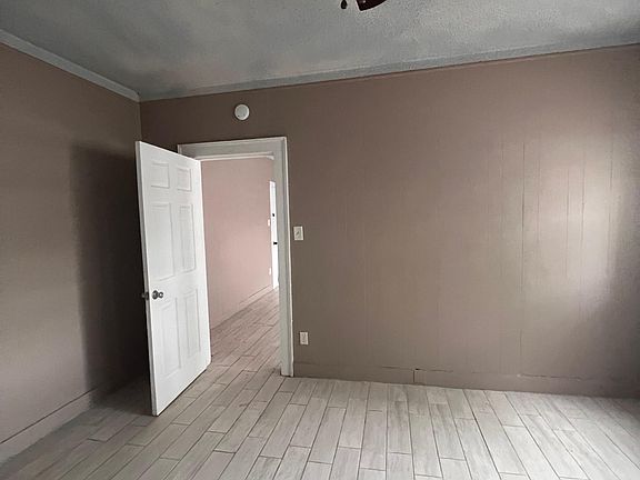 3rd image of 321 Pulliam St #8