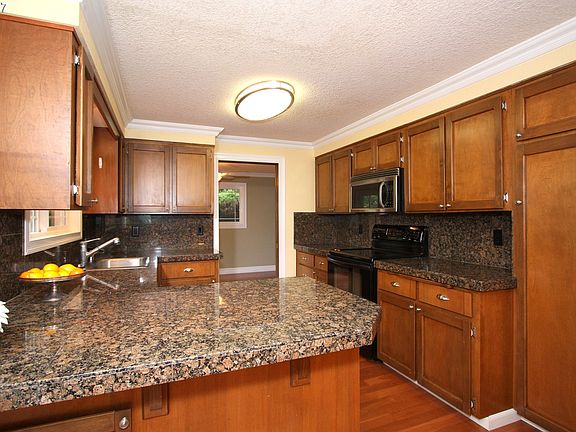 3rd image of 1130 Dollar St