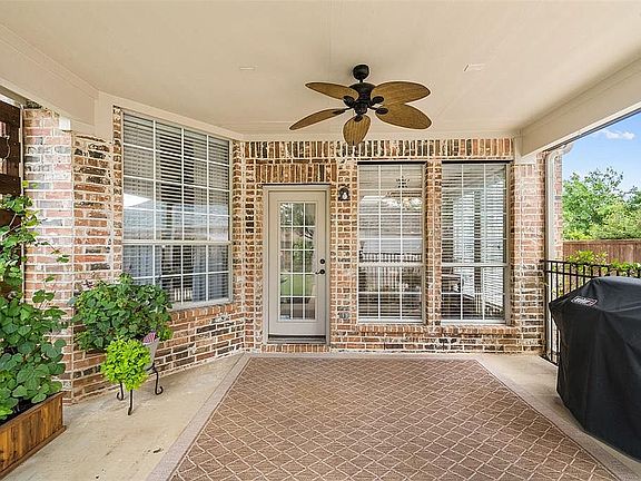 2nd image of 1906 Oakbriar Ln