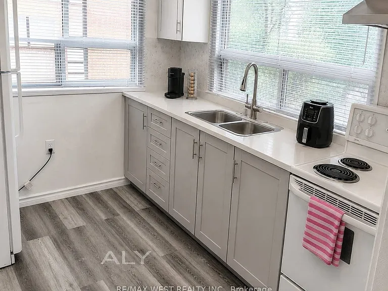 321 Caledonia Rd #UPPER — Photo 5
