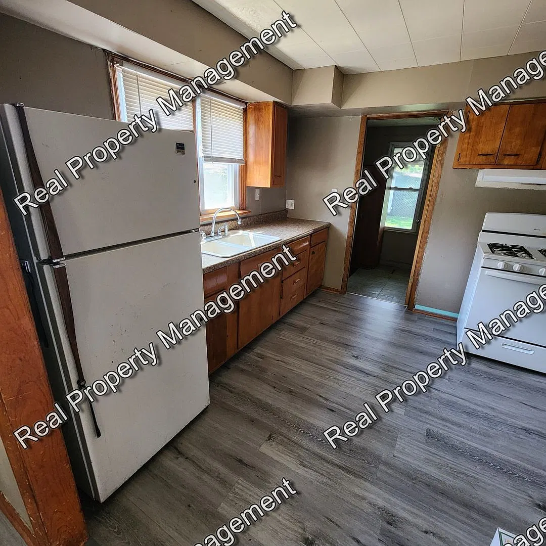 Two Bedroom Ranch on Quiet Street — Photo 3