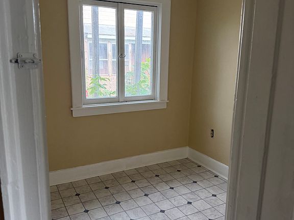 5th image of 805 Chestnut St APT 1