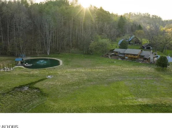 4242 Pearl Valley Rd, Sevierville, TN 37876