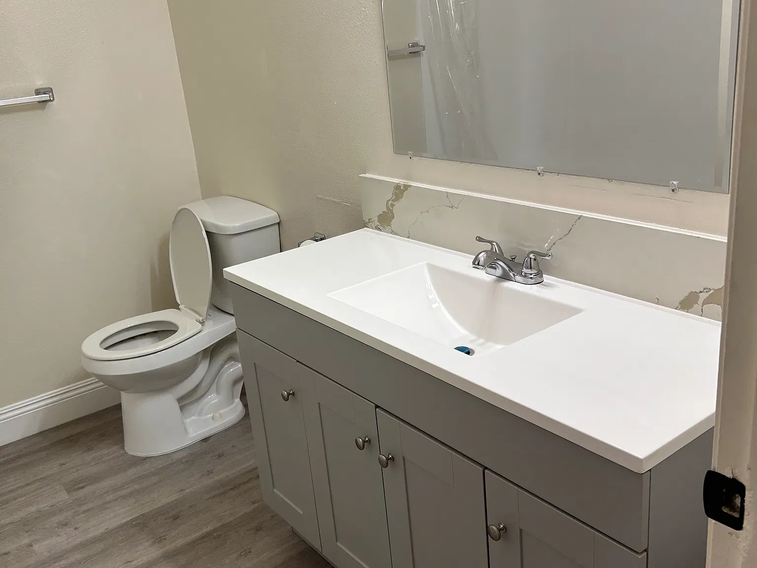 1 bed, 1.5 bath, 650 sqft, $1,350 — Photo 4
