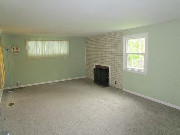 2nd image of 2420 Crest Ave