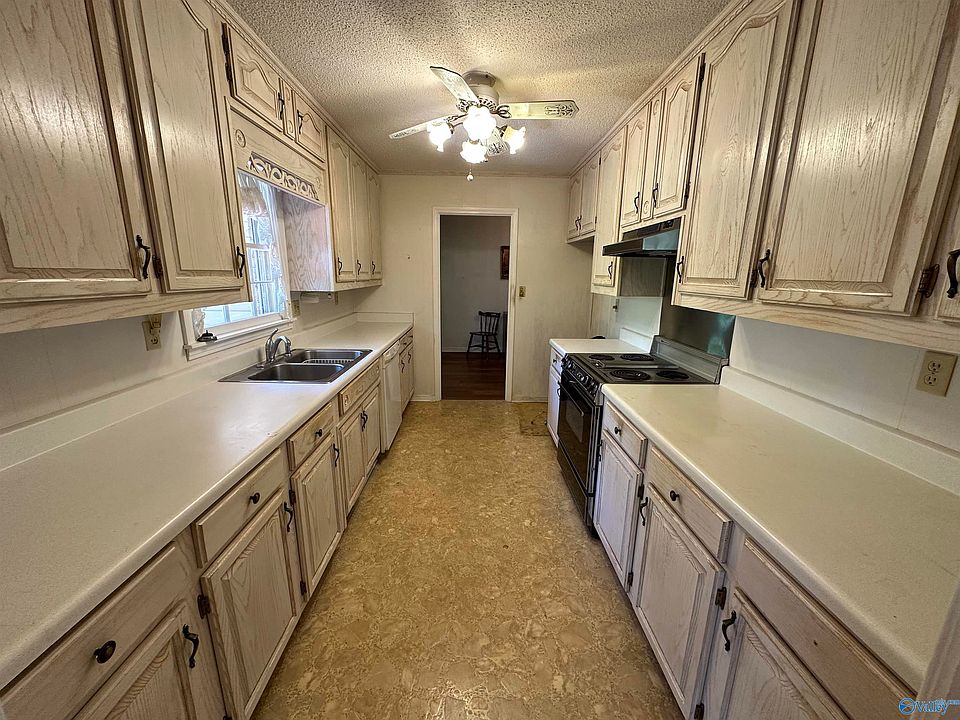 1st image of 206 Skidmore Dr NW