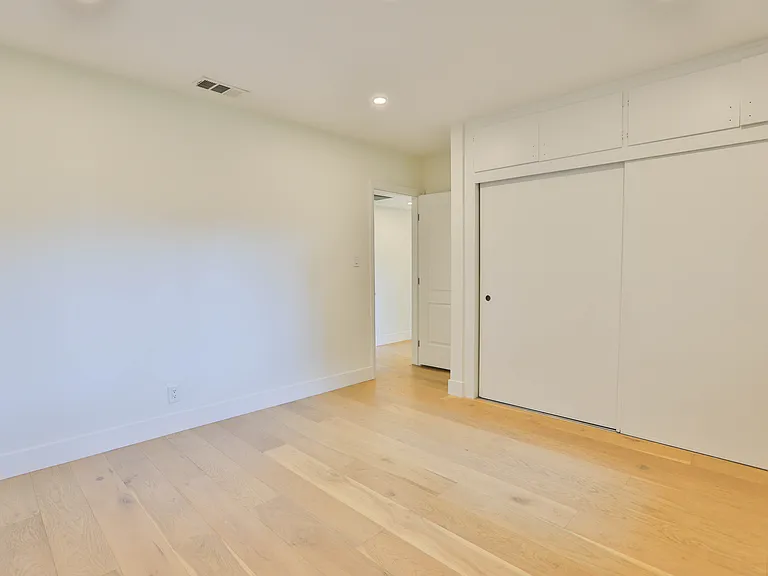4835 Cliffside Dr — Photo 32