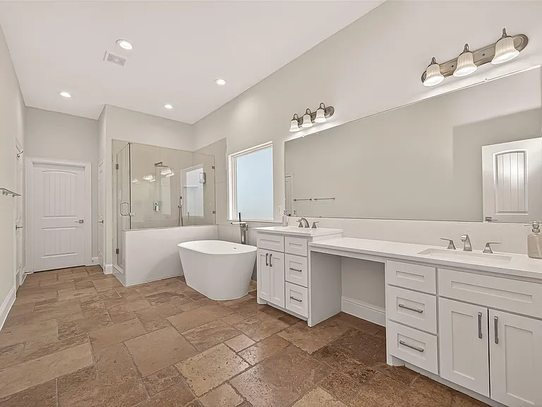 2211 Silverbonnet St — Photo 31