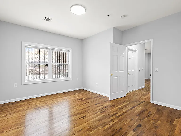 84-86 Astor Street — Photo 11