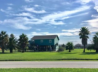 957 Bowers Ln, Crystal Beach, TX 77650